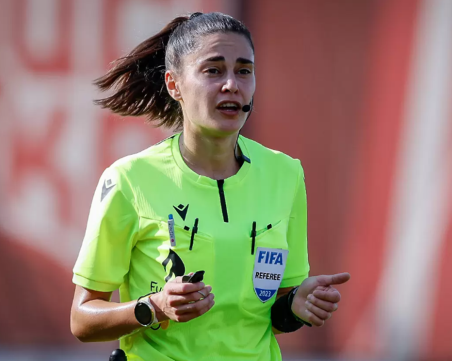 Жена ще свири мача на Марица за Купата