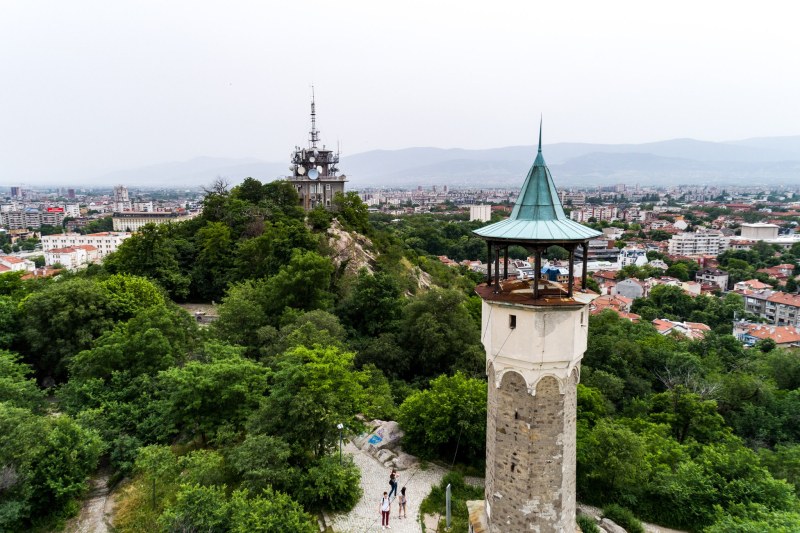 Облачно, но топло за сезона ще е времето днес в Пловдив