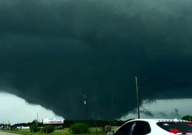 Торнадо удари магистрала във Флорида с приближаването на урагана Милтън