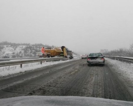Със 100 милиона лева държавата чисти пътищата през зимата