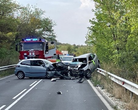 Тежка верижна катастрофа на пътя София - Бургас, има пострадали