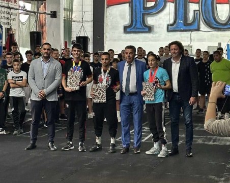 В препълнена зала наградиха големите шампиони от  БК „Лаута арми