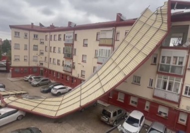 Части от Европа са в капана на урагана Кърк който