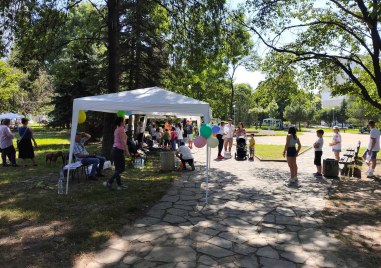 Пастор Петър Кузев който проповядва адвентните църкви в града и