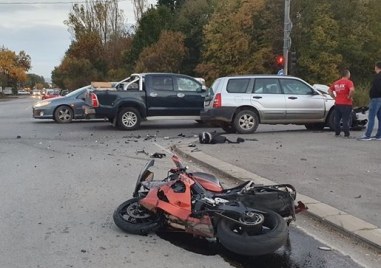 Моторист загина след като се удари с кола на Околовръстното