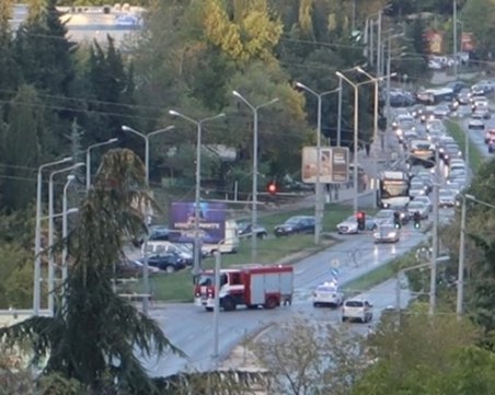 Кола се запали на светофар в Стара Загора
