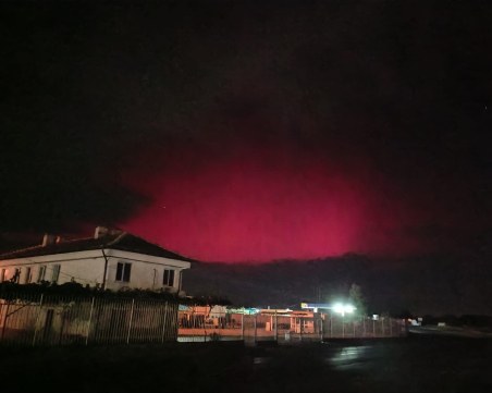 Северно сияние завладя небето над България