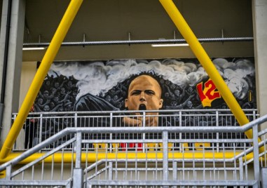 Графит на Тоско Бозаджийски беше открит официално на трибуна юг