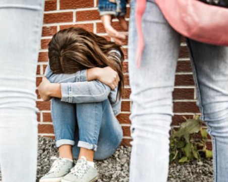 След побой пред училище: 15-годишно момиче е с мозъчно сътресение