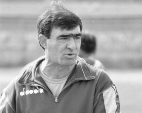 Атанас Драмов носи първия трофей на Локо, бие ЦСКА със Спартак и отстранява Динамо Тбилиси с Ботев