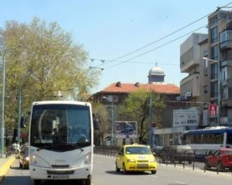 Училищна екскурзия блокира централен булевард в Пловдив