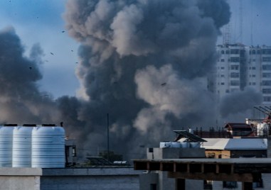 Израелската армия днес нанесе най малко два въздушни удара по южния квартал на Бейрут