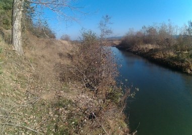 Спасиха 40 годишен мъж паднал в река в столичния квартал Люлин