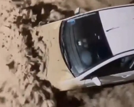 Червен код за опасно време в Италия, десетки хора бедстват