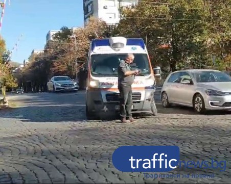 Катастрофа между линейка и БМВ на кръстовище в Смирненски, движението е затруднено