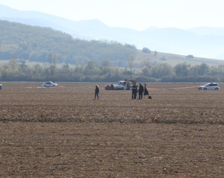 Прокуратурата образува досъдебно производство по случая с падналите парашутисти