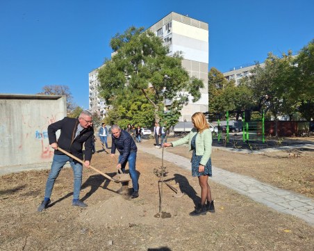 Кметът на район „Източен” днес откри две нови пространства в квартала