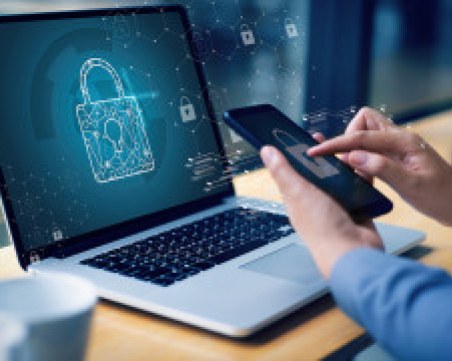 Отбор от Първа лига олекна със 100 бона, пращали пари на киберизмамници