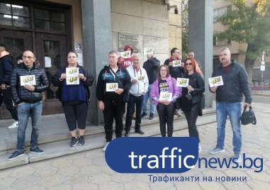 Таксиметрови шофьори в Пловдив излязоха на протест в подкрепа на