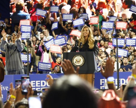 Бионсе изрази своята подкрепа за Харис, участва в митинг, посветен на правото на жените на аборт