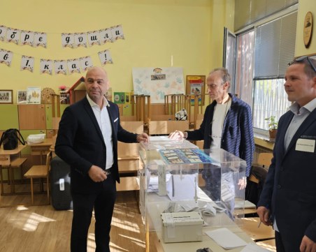 Кметът на Пловдив гласува на хартия: Непрестанно съм работил за бъдещето на града и няма да отстъпя от това