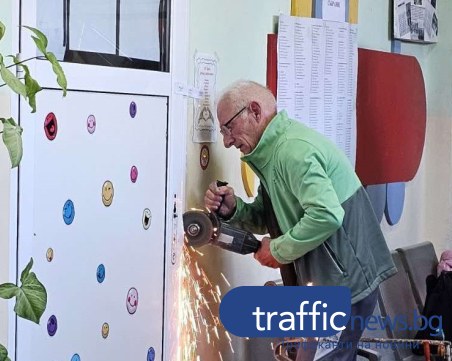 Куриоз: Използваха флекс, за да отворят секция в Пловдив