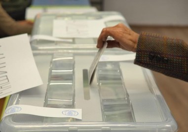 Във Варна паралелно с парламентарния вот се проведе и втори