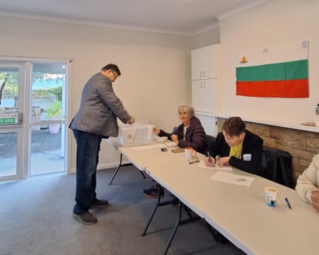 Приключиха изборите и зад граница