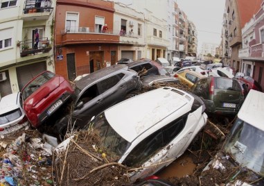 Българите които от вчера са били блокирани на летището във