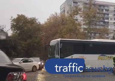 Катастрофа затруднява движението на бул Копривщица Инцидентът е станал на