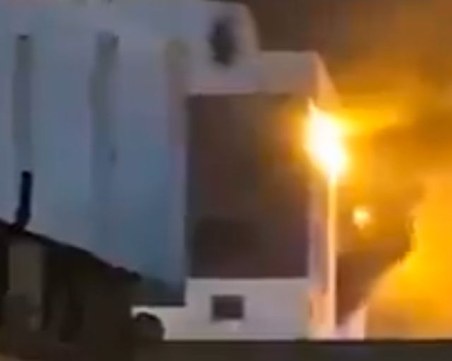 Голям пожар в корабостроителница за ядрени подводници във Великобритания