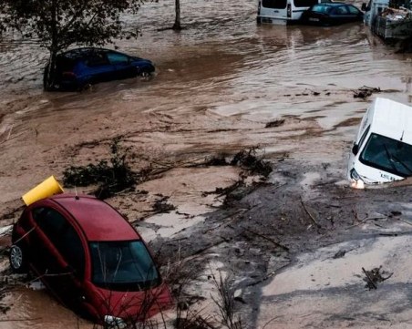 Мащабни наводнения в Испания! 13 души са загинали, а десетки се издирват