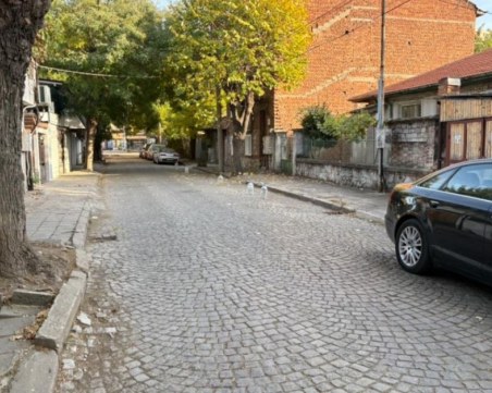 Пластмасови туби превзеха улица в Пловдив