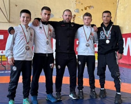 Класиците на Локомотив с четири медала от турнир във Враца