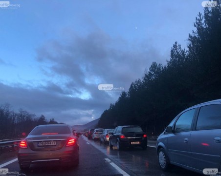 Изключително натоварено е движението по АМ 