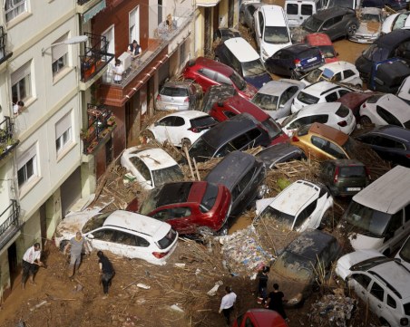 Над 210 са жертвите на потопа в Испания, един българин е в неизвестност