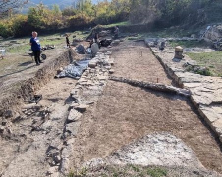 Oткриха нов зид, водопровод и пещ до владетелската резиденция във Велики Преслав