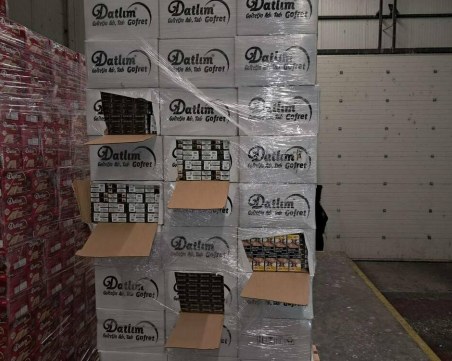 Задържаха близо 540 000 къса цигари, опаковани като гофрети