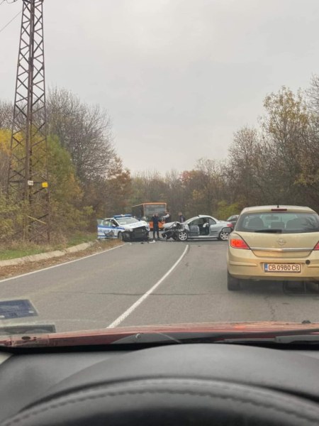 Полицай пострада в катастрофа тази сутрин край Мало Бучино