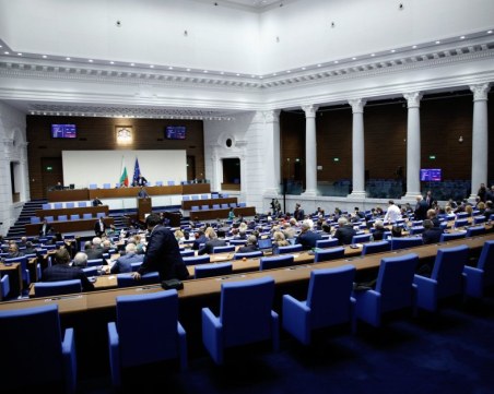 Конституционалист: Депутатите от 50-тото НС трябва да подпишат искането за касиране на изборите