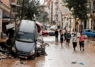 Близо 15 000 войници и полицаи вече са изпратени на