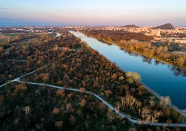 Слънчево и по топло от вчера ще бъде времето в