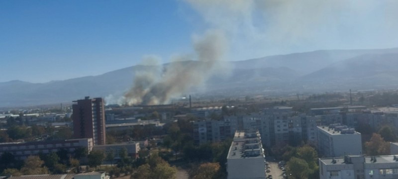 Пожар гори в Кючука ВИДЕО