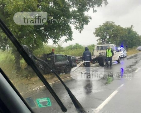 Млад мъж загина, а спътникът му е с опасност за живота след катастрофа в Монтанско