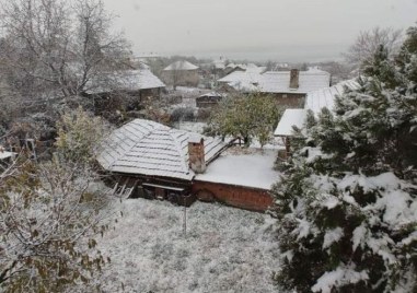 Първи сняг заваля в Добрич За това сигнализират жители на