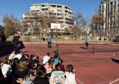 Учениците от СУ Софроний Врачански и СУ Димитър Матевски от район