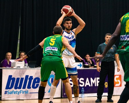 Академик с категорична победа срещу Шумен