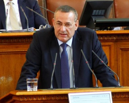 Чакъров: Атмосферата трябва да е тържествена, но за съжаление тя днес не е такава