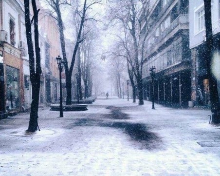 Жълт код за снеговалежи в няколко области утре