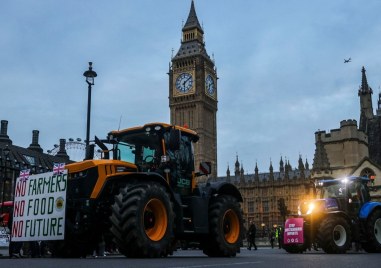 Разбунтували се английски фермери заплашват да блокират пристанища и да